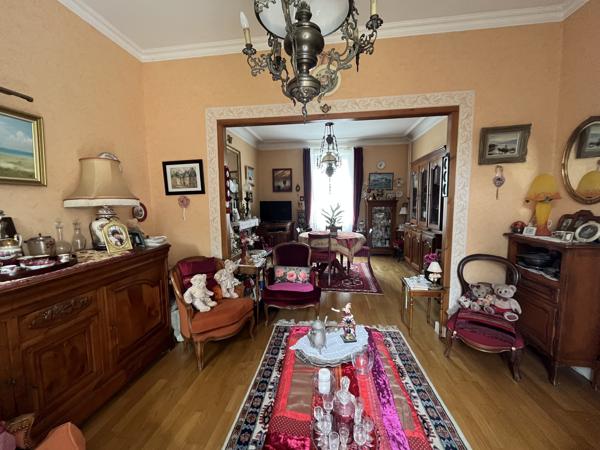 – MAISON DE CARACTÈRE DE CHARME AVEC JARDIN CLOS DE MURS