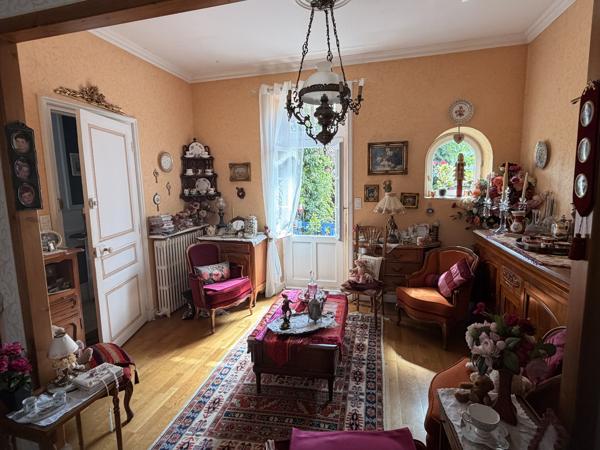 – MAISON DE CARACTÈRE DE CHARME AVEC JARDIN CLOS DE MURS