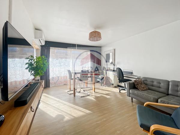 APPARTEMENT 4 PIECES TRAVERSANT DE 80M², COEUR DE VILLE