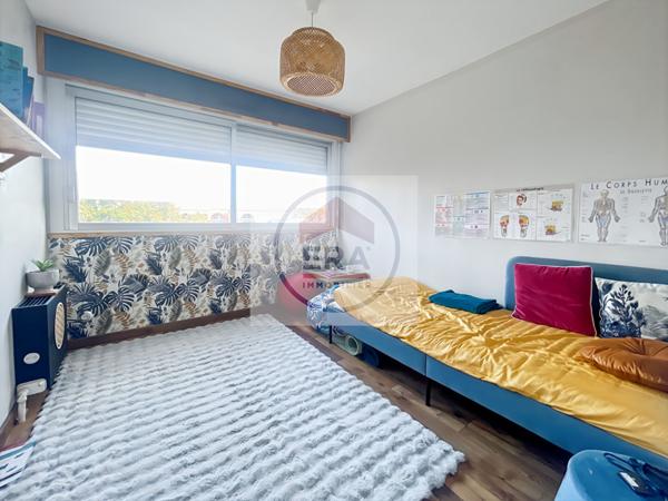 APPARTEMENT 4 PIECES TRAVERSANT DE 80M², COEUR DE VILLE