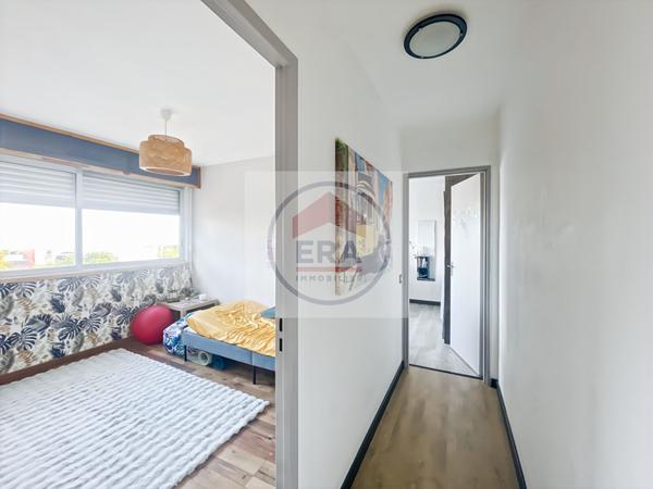 APPARTEMENT 4 PIECES TRAVERSANT DE 80M², COEUR DE VILLE