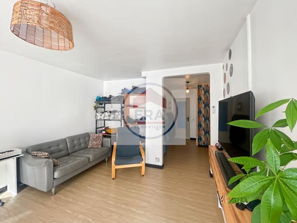 APPARTEMENT 4 PIECES TRAVERSANT DE 80M², COEUR DE VILLE