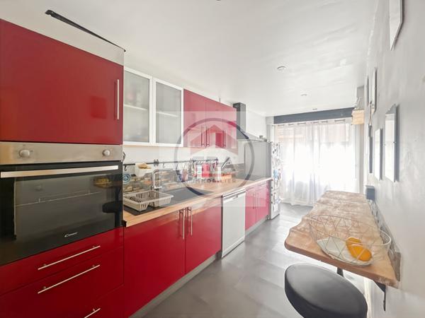 APPARTEMENT 4 PIECES TRAVERSANT DE 80M², COEUR DE VILLE