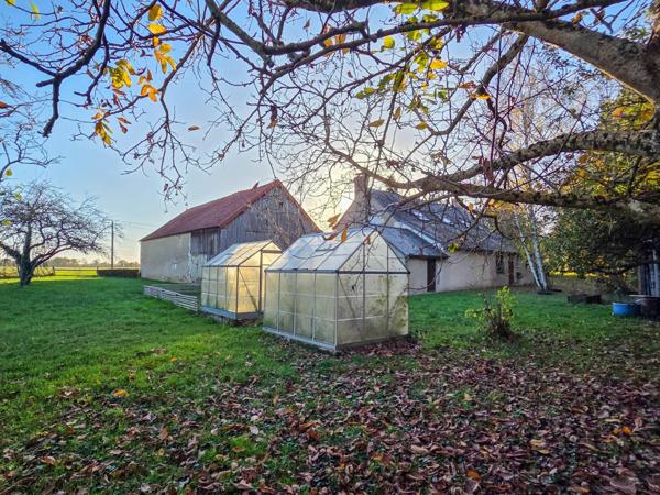 Jolie maison ancienne avec dépendances !