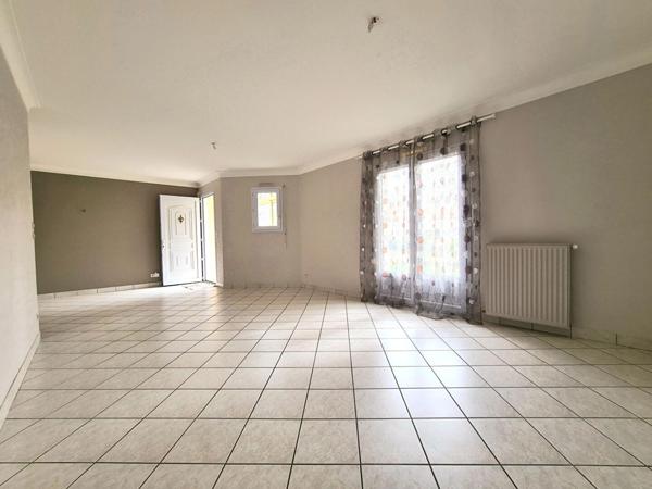 MAISON DE PLAIN-PIED 3 CHAMBRES GARAGE, A 600 m DE LA GARE,  
Clisson 44190