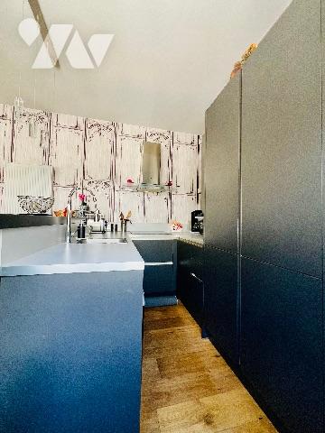 TOURS 
Rue Richelieu- Rue des Halles
Proximité immédiate du tramway
9 minutes à pied de la gare