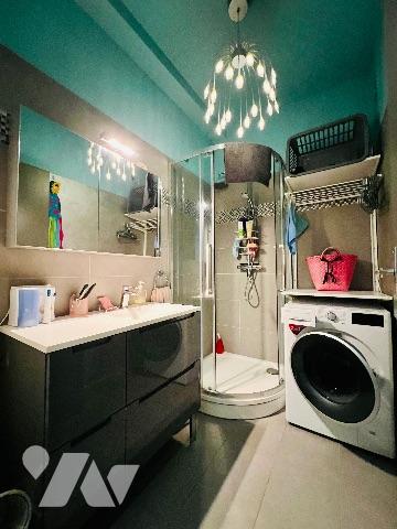 TOURS 
Rue Richelieu- Rue des Halles
Proximité immédiate du tramway
9 minutes à pied de la gare