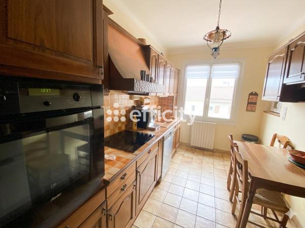 Maison
         5 pièces
        - 122 m² 360 000 € *