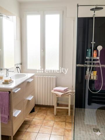 Maison
         5 pièces
        - 122 m² 360 000 € *
