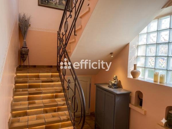 Maison
         5 pièces
        - 122 m² 360 000 € *
