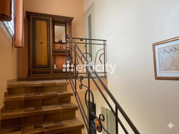 Maison
         5 pièces
        - 122 m² 360 000 € *