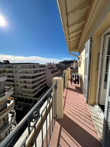 2 pièces VIDE RIQUIER/SCALIERO rénové avec terrasse filante en dernier étage.