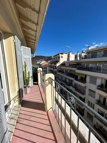 2 pièces VIDE RIQUIER/SCALIERO rénové avec terrasse filante en dernier étage.