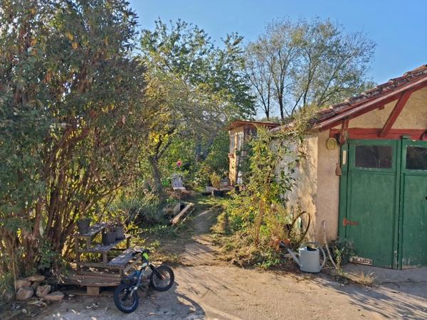 Jolie maison en pierre de plain-pied dans un hameau au calme