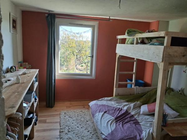 Jolie maison en pierre de plain-pied dans un hameau au calme