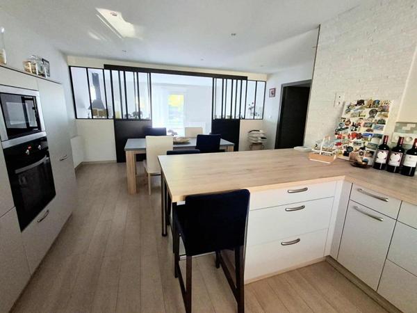 Maison contemporaine rénovée, prête à vivre, avec piscine, garage et panneaux solaires