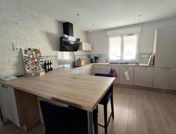 Maison contemporaine rénovée, prête à vivre, avec piscine, garage et panneaux solaires