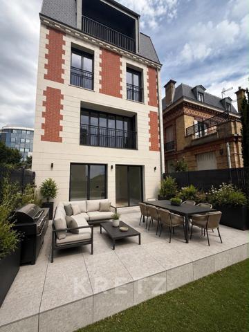 Maison neuve vue Paris