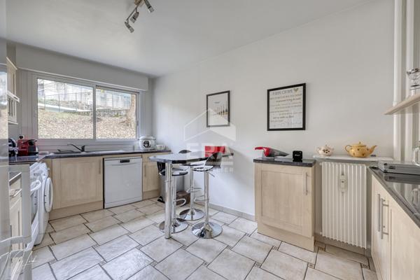 Exclusivité ERA - Appartement traversant lumineux avec balcon, box et cave à deux pas du centre et de Brancas