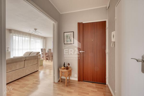 Exclusivité ERA - Appartement traversant lumineux avec balcon, box et cave à deux pas du centre et de Brancas