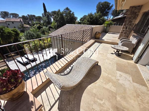 Villa 7 pièce(s) 6 chambre(s) 192 m²