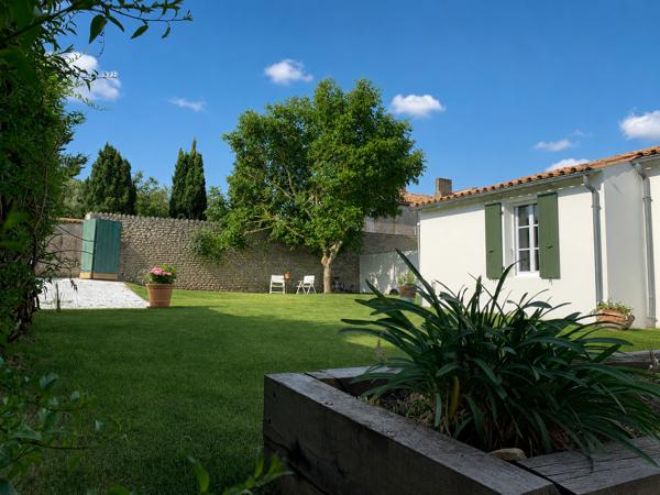 Maison plain pied - 3 chambres, jardin et stationnement.