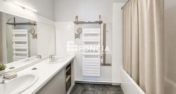 Location Appartement 5 pièces 121.66 m² - Lyon 69003