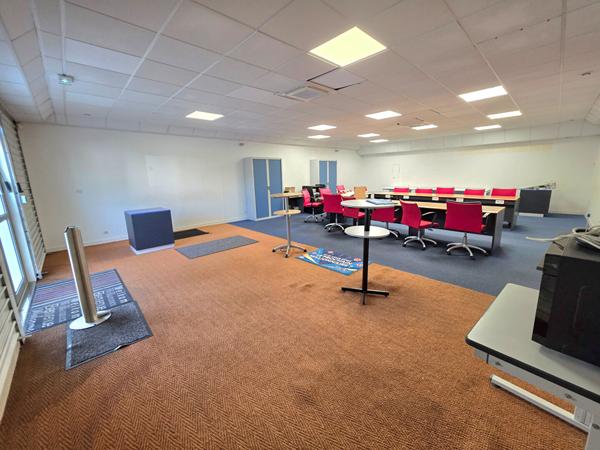 Local d'activité Tours 700 m2