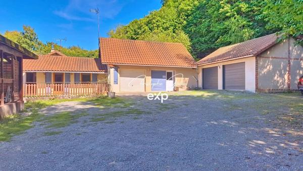 Maison de plain-pied avec étang et terrain de plus d’un hectare