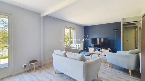 Maison de plain-pied avec étang et terrain de plus d’un hectare