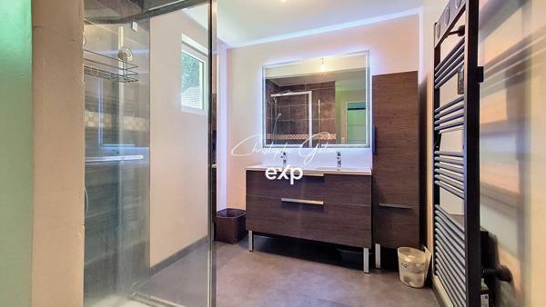 Maison de plain-pied avec étang et terrain de plus d’un hectare