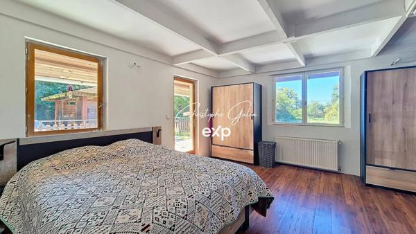 Maison de plain-pied avec étang et terrain de plus d’un hectare