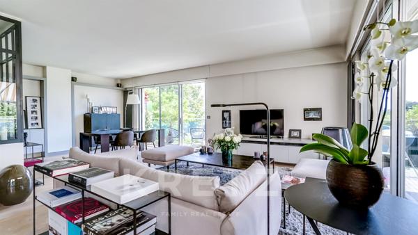 Appartement d'angle avec triple exposition