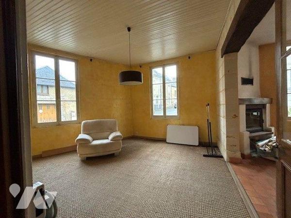 MAISON A VENDRE BAUGE EN ANJOU
Commerces, services, écoles...
Maison ancienne située centre d...