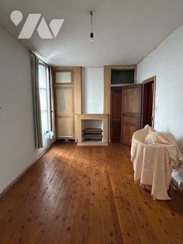 MAISON A VENDRE BAUGE EN ANJOU
Commerces, services, écoles...
Maison ancienne située centre d...