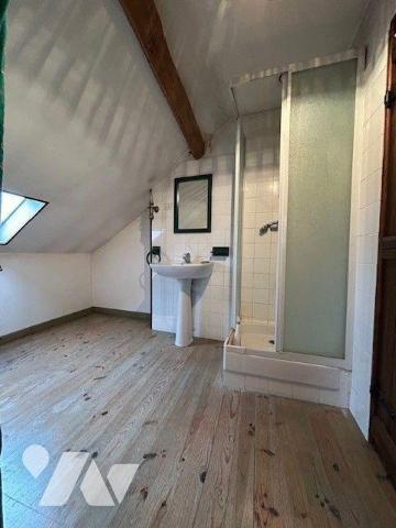 MAISON A VENDRE BAUGE EN ANJOU
Commerces, services, écoles...
Maison ancienne située centre d...