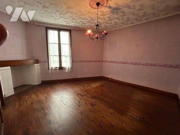 MAISON A VENDRE BAUGE EN ANJOU
Commerces, services, écoles...
Maison ancienne située centre d...