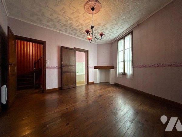 MAISON A VENDRE BAUGE EN ANJOU
Commerces, services, écoles...
Maison ancienne située centre d...