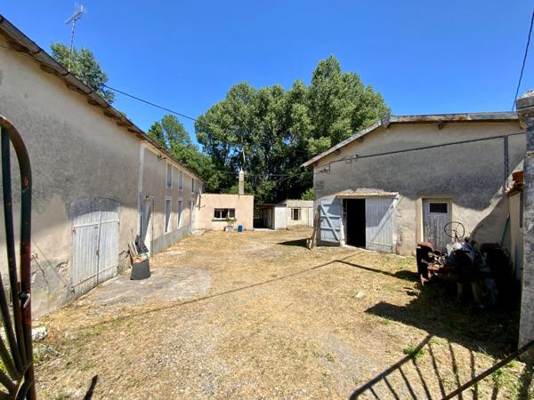 Maison avec dépendances à Cierzac