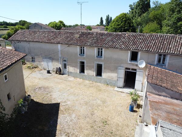Maison avec dépendances à Cierzac