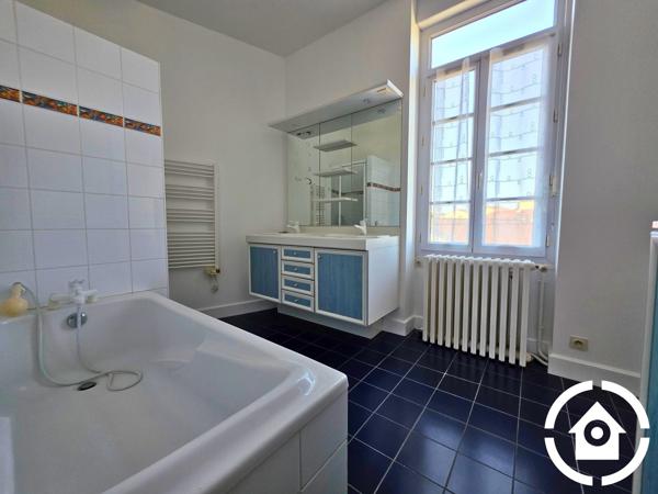 Maison de Caractère avec Vue Panoramique - avec jardin et garage
