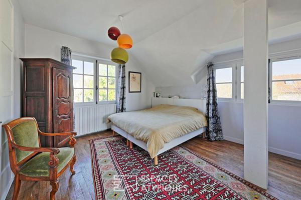 Maison de caractère en pierre avec jardin confidentiel au coeur de Fontainebleau