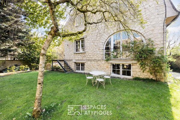 Maison de caractère en pierre avec jardin confidentiel au coeur de Fontainebleau