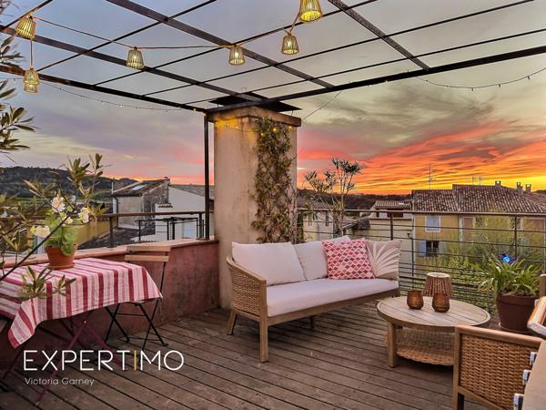 Rians (83560) Maison de village rénovée avec vue et terrasses