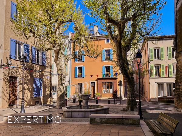 Rians (83560) Maison de village rénovée avec vue et terrasses