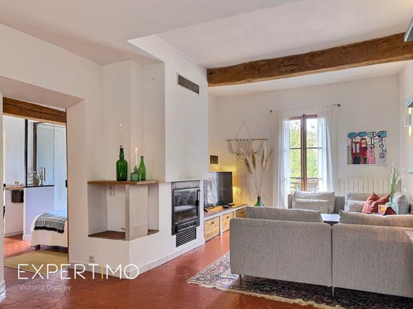 Rians (83560) Maison de village rénovée avec vue et terrasses