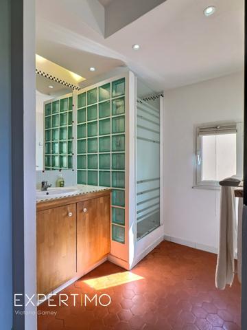 Rians (83560) Maison de village rénovée avec vue et terrasses