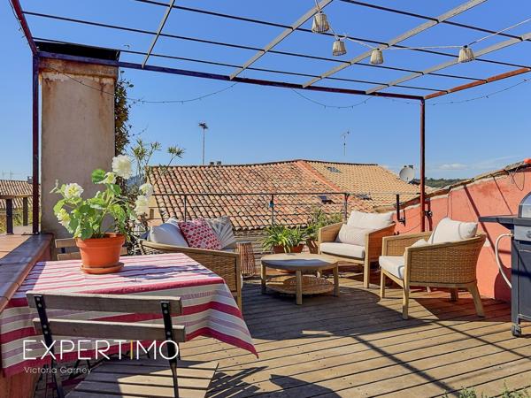 Rians (83560) Maison de village rénovée avec vue et terrasses