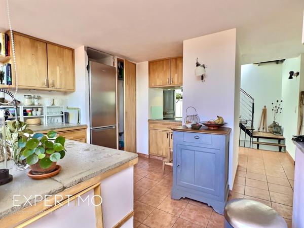 Rians (83560) Maison de village rénovée avec vue et terrasses