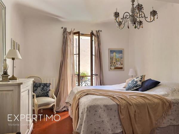 Rians (83560) Maison de village rénovée avec vue et terrasses